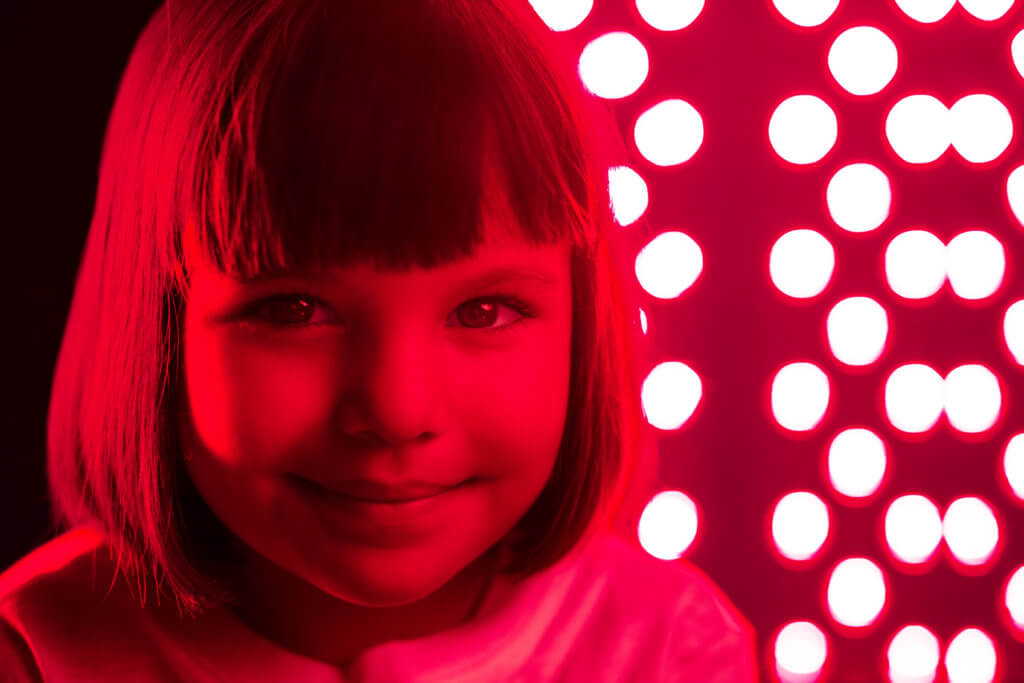 small girl gets red light therapy treatment