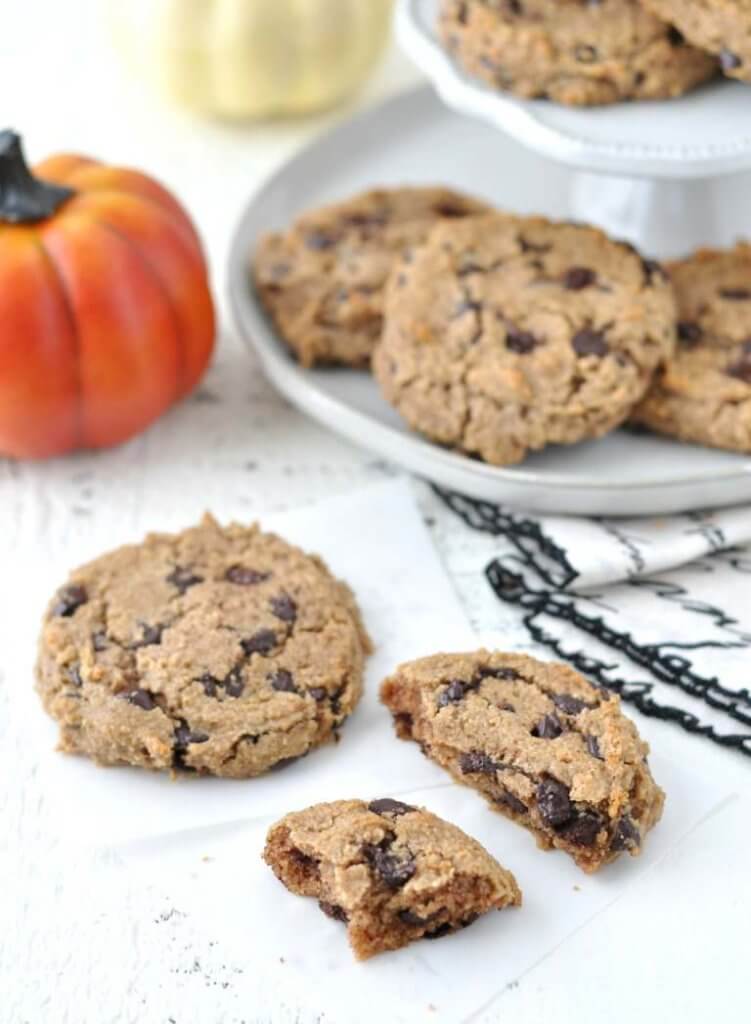 keto pumpkin spice chocolate chip cookies