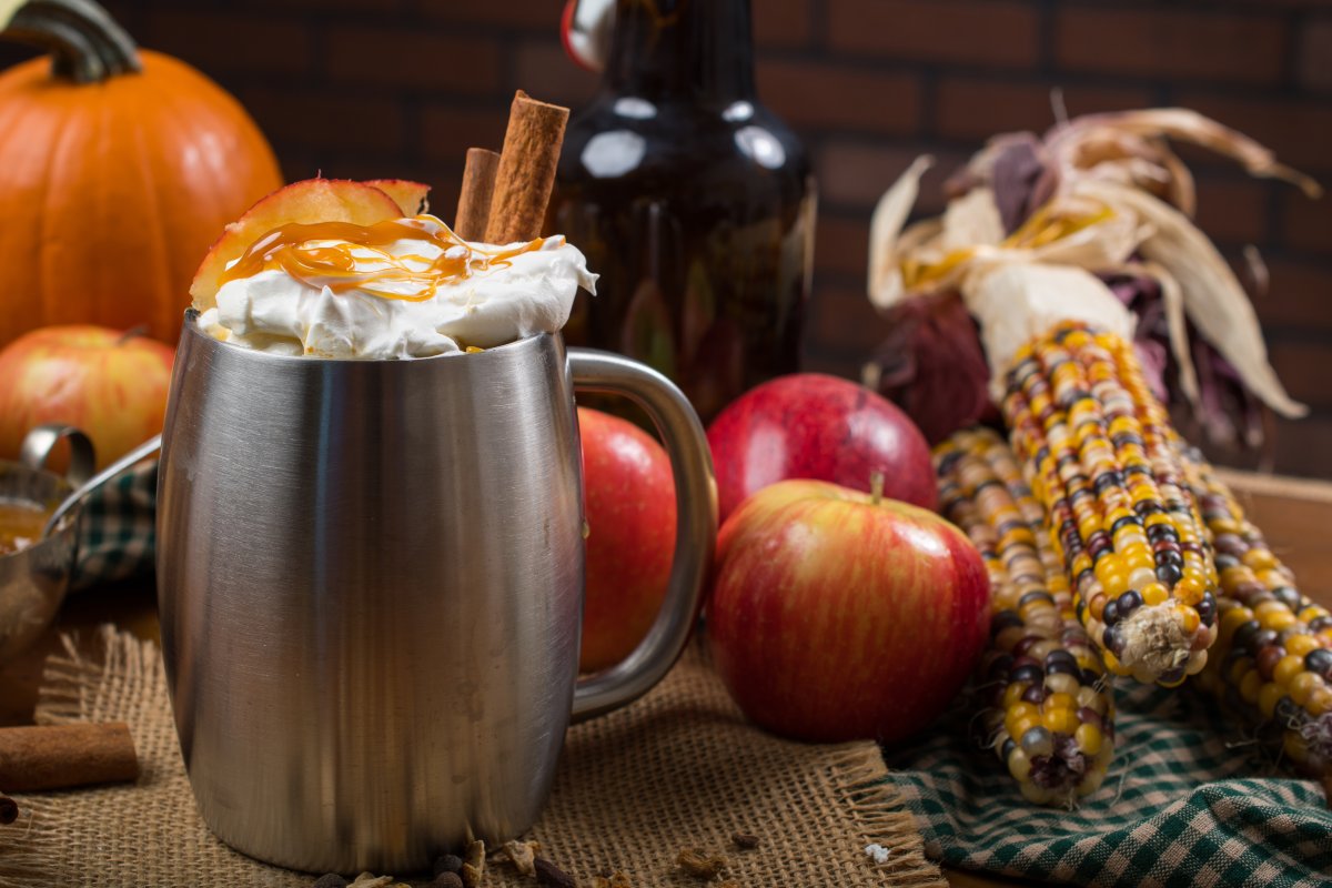 apple cider latte in mug